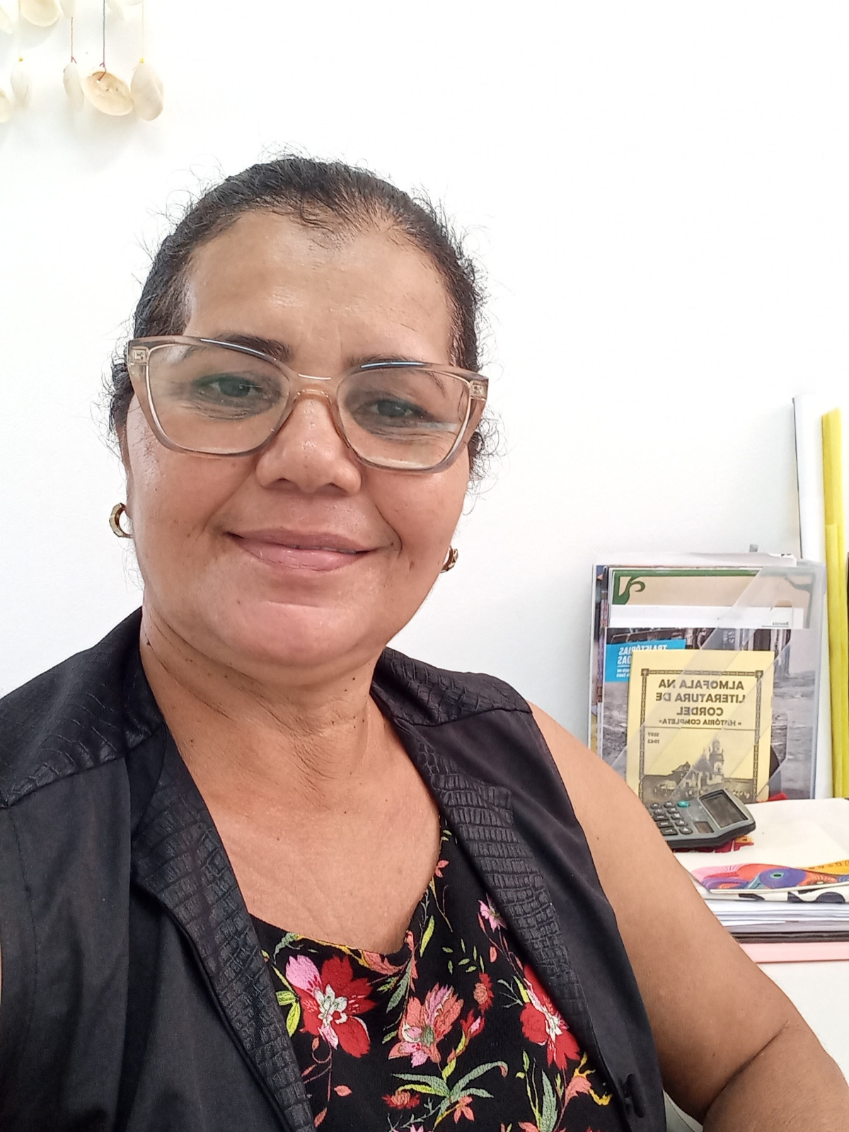 Maria Ivaniza Martins de Sousa Nascimento — diretora da escola